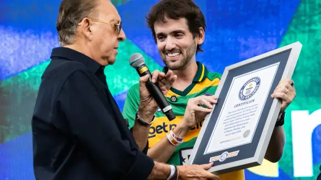 Galvão Bueno bate recorde do Guinness e encerra ciclo de narrações em Copas do Mundo