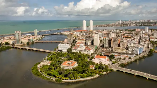 Onde jogar futebol em Recife: os melhores campos, quadras e arenas society