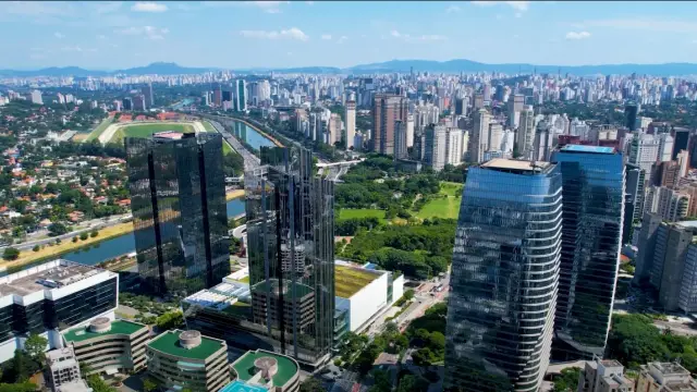 Onde jogar futebol em São Paulo: os melhores campos, quadras e arenas society