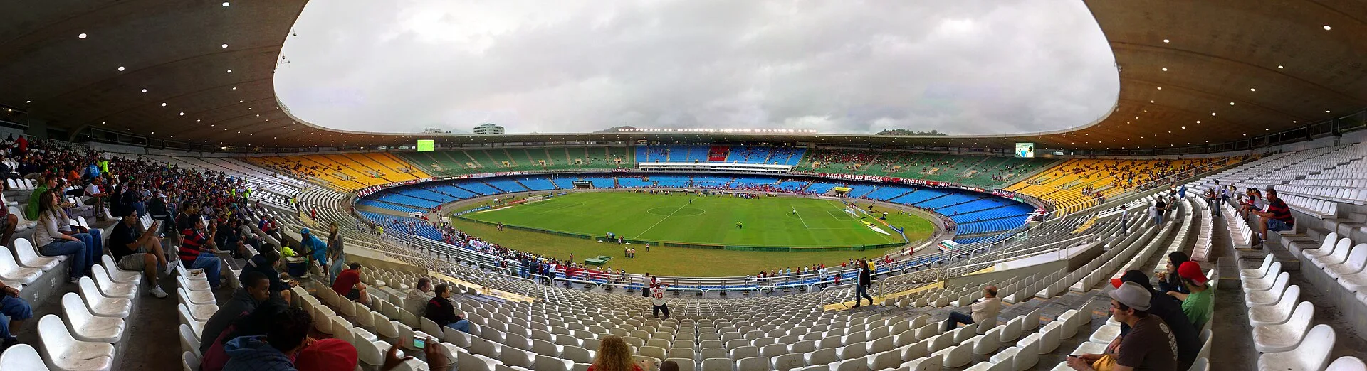 Vista panorâmica do Estádio do Maracanã, no Rio de Janeiro, palco histórico do futebol brasileiro