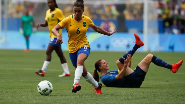 Por que o futebol feminino foi proibido no Brasil por 38 anos