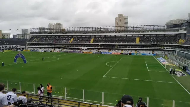 Neymar ou Ganso: quem foi o melhor do Santos de 2010 e 2011